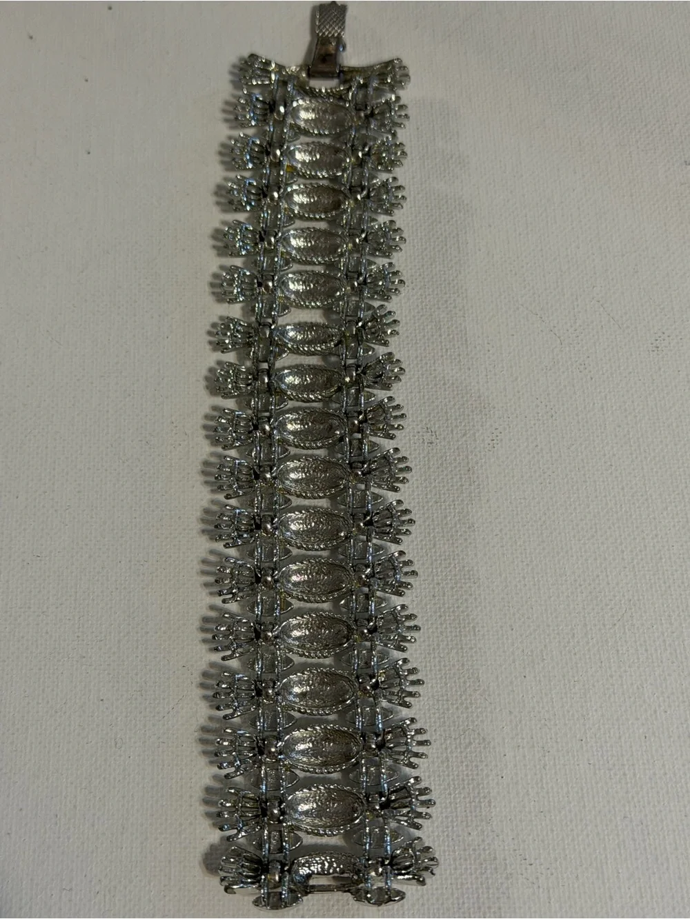 VTG 1974 Sarah Coventry Simply Elegant Silver Pineapple Wide Link Bracelet
